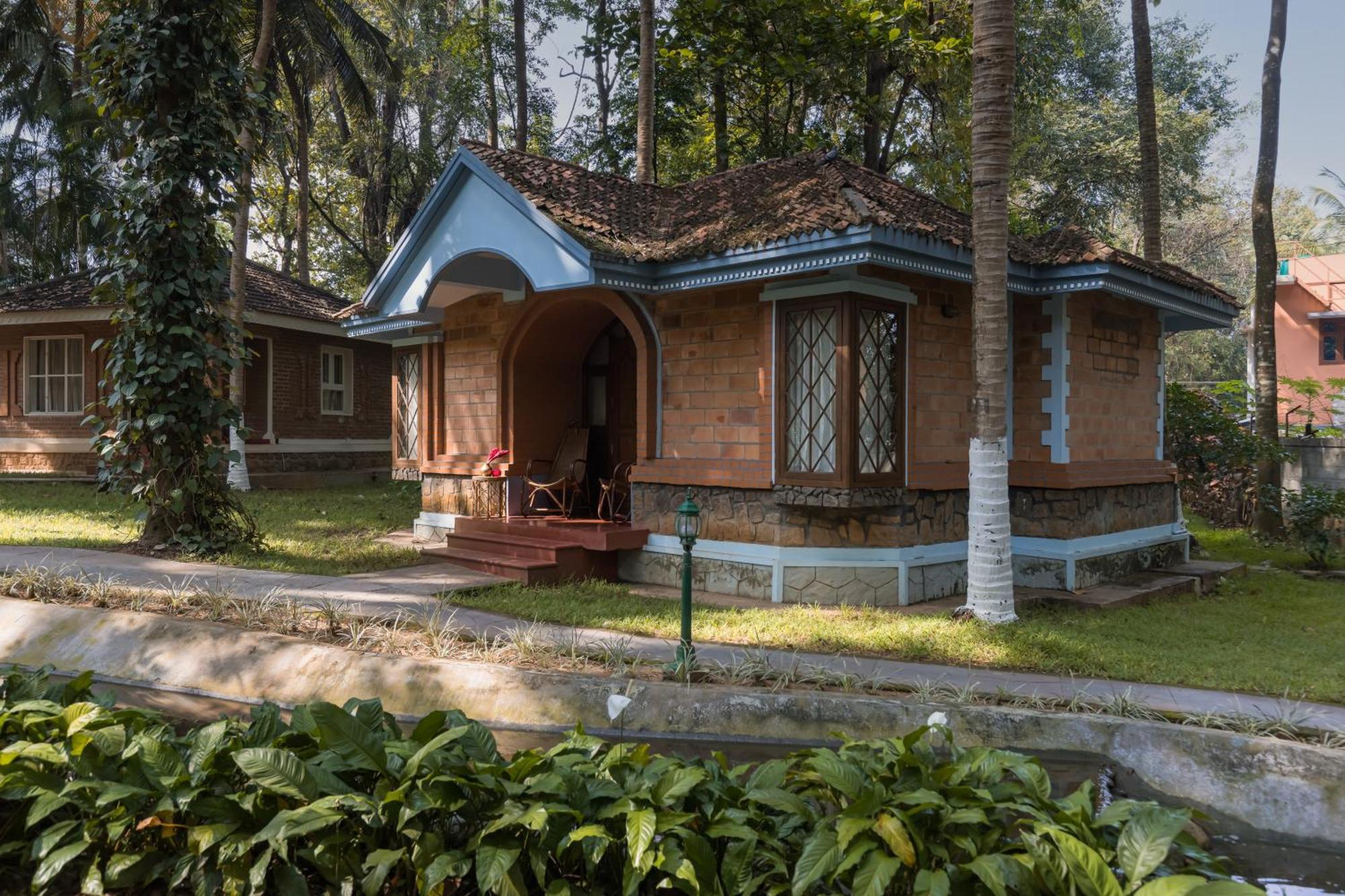Kairali - The Ayurvedic Healing Village パルガート エクステリア 写真